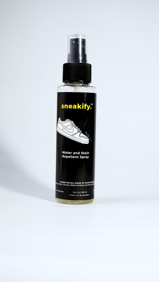 Pack of 4| Sneaker Cleaning kit, 30 Sneaker wipes, Water & Stain Repellor , 2 Sneaker Bags